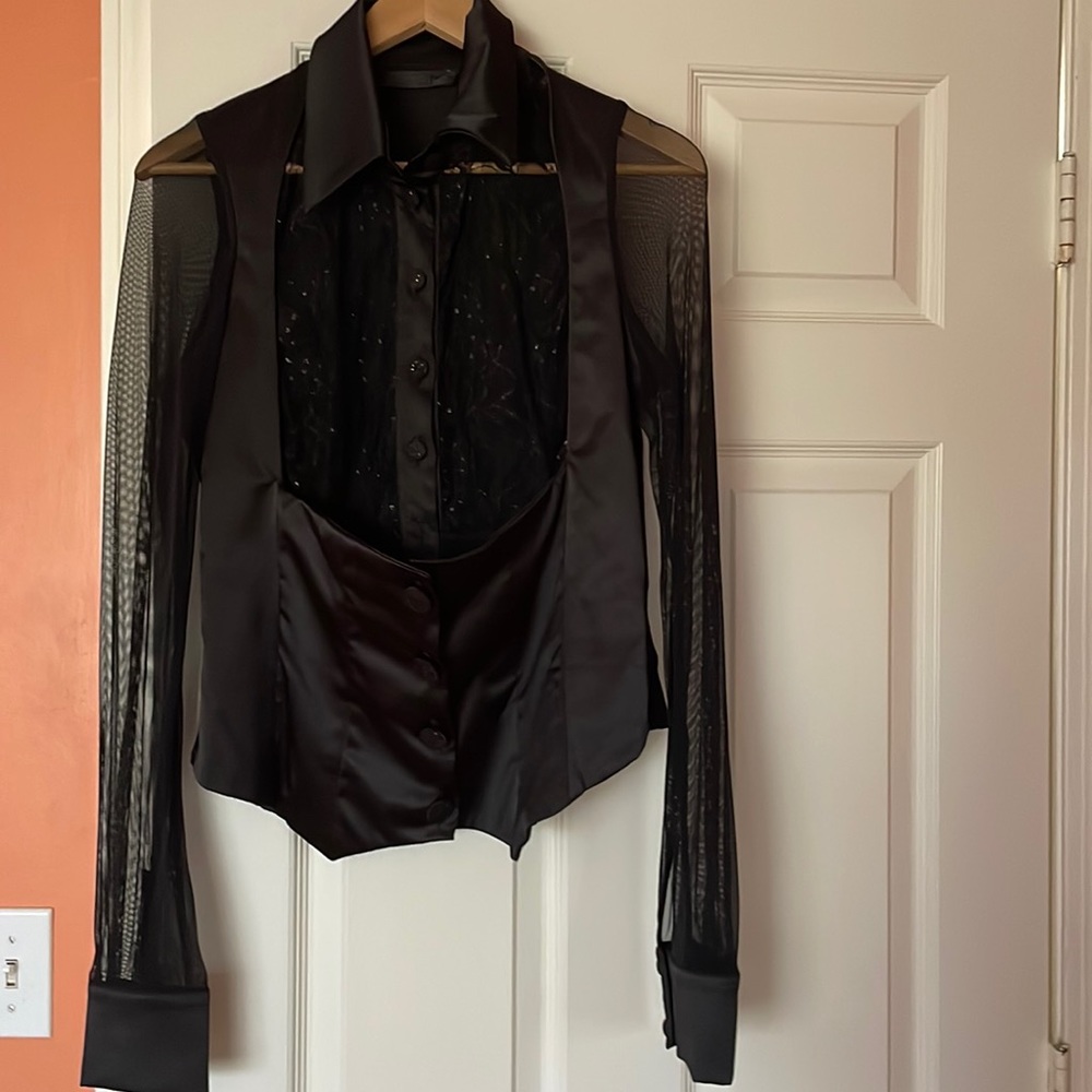 Beautiful sheer sleeves, lace front top .